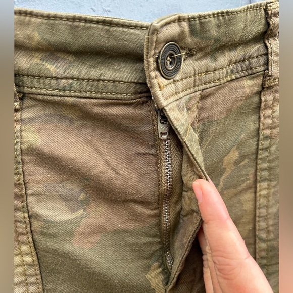 Anthropologie the Wanderer shorts, camo, size 29 - Picture 6 of 11